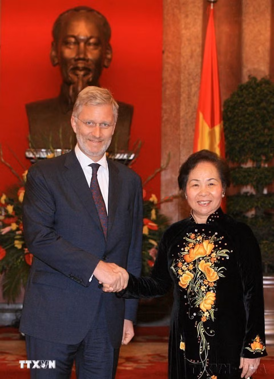 Phó Chủ tịch nước Nguyễn Thị Doan đón Thái tử Vương quốc Bỉ Philippe thăm chính thức Việt Nam (Hà Nội, 12/3/2012). (Ảnh: Thống Nhất /TTXVN)
