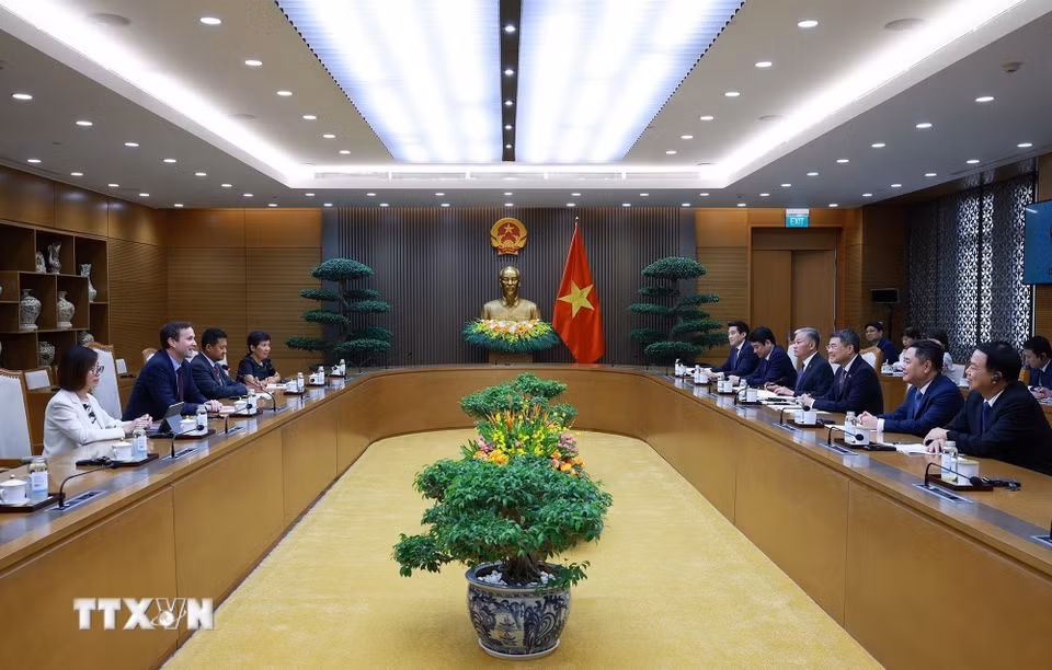 Thủ tướng Lê Minh Hưng tiếp Trưởng đại diện Quỹ Tiền tệ quốc tế (IMF) tại Việt Nam. (Ảnh: Dương Giang/TTXVN)