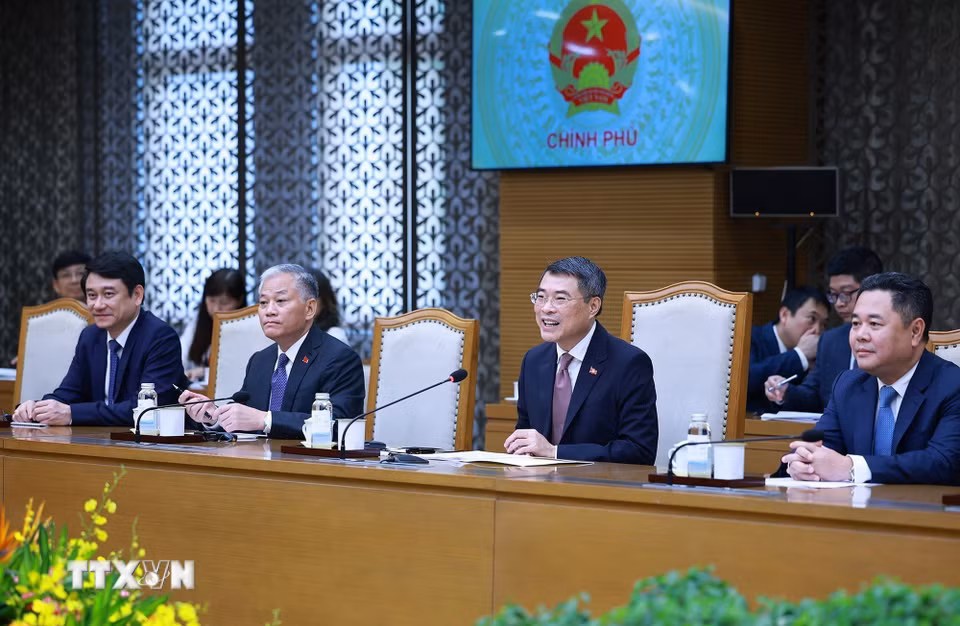 Thủ tướng Lê Minh Hưng tiếp Trưởng đại diện Quỹ Tiền tệ quốc tế tại Việt Nam. (Ảnh: Dương Giang/TTXVN)