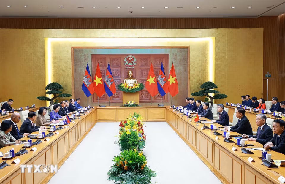 Thủ tướng Lê Minh Hưng hội kiến Chủ tịch Quốc hội Campuchia Samdech Khuon Sudary. (Ảnh: Dương Giang/TTXVN)