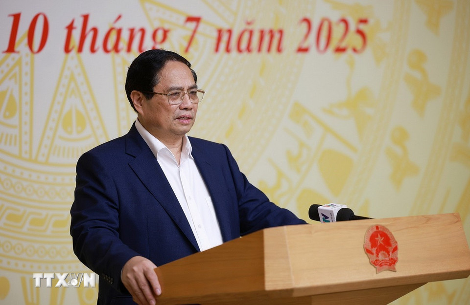 Thủ tướng Phạm Minh Chính chủ trì Hội nghị đánh giá 03 năm thực hiện Nghị quyết số 18-NQ/TW và 01 năm thi hành Luật Đất đai năm 2024. (Ảnh: Dương Giang/TTXVN)