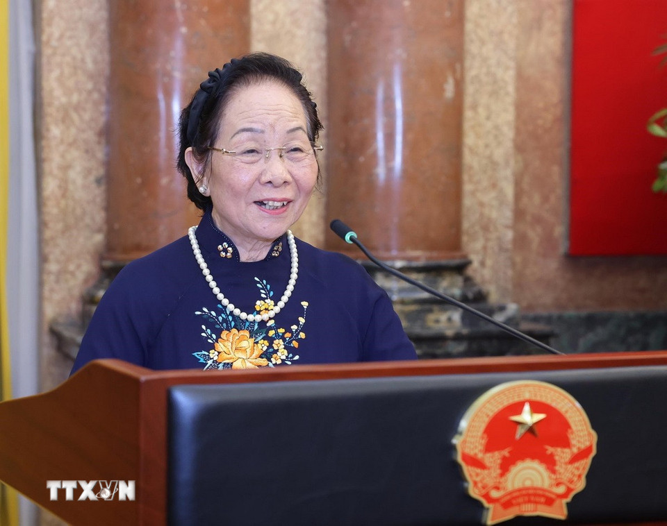 Nguyên Phó Chủ tịch nước Nguyễn Thị Doan, Chủ tịch Hội Khuyến học Việt Nam trình bày báo cáo. (Ảnh: Lâm Khánh/TTXVN)