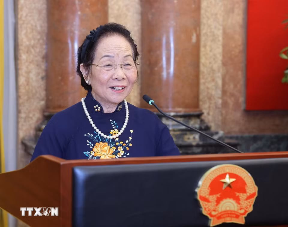 Nguyên Phó Chủ tịch nước Nguyễn Thị Doan, Chủ tịch Hội Khuyến học Việt Nam trình bày báo cáo. (Ảnh: Lâm Khánh/TTXVN)