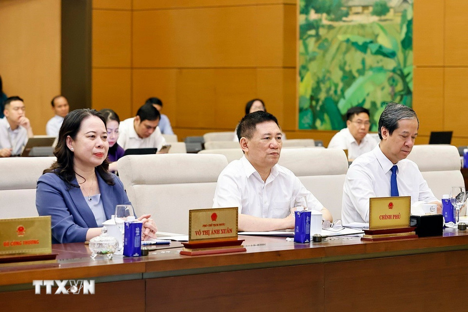 Phó Chủ tịch nước Võ Thị Ánh Xuân và Phó Thủ tướng Hồ Đức Phớc dự phiên họp. (Ảnh: Doãn Tấn/TTXVN)