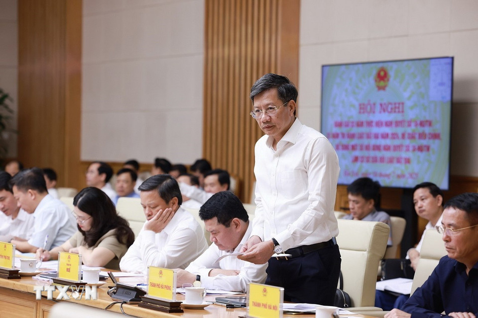 Phó Chủ tịch Thường trực Ủy ban Nhân dân Thành phố Hải Phòng Lê Anh Quân phát biểu. (Ảnh: Dương Giang/TTXVN)