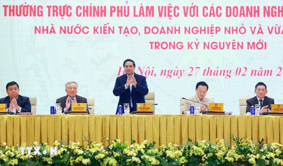 Thủ tướng Phạm Minh Chính chủ trì Hội nghị Thường trực Chính phủ làm việc với doanh nghiệp nhỏ và vừa. (Ảnh: Dương Giang/TTXVN)