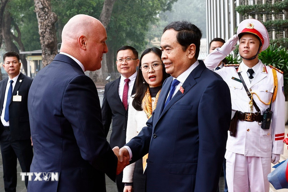 Chủ tịch Quốc hội Trần Thanh Mẫn đón Thủ tướng New Zealand Christopher Luxon. (Ảnh: Doãn Tấn/TTXVN)