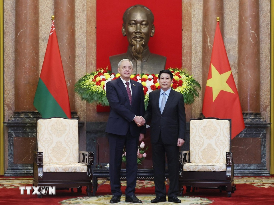 Chủ tịch nước Lương Cường tiếp Chủ tịch Hạ viện Cộng hòa Belarus Igor Sergeenko. (Ảnh: Lâm Khánh/TTXVN)