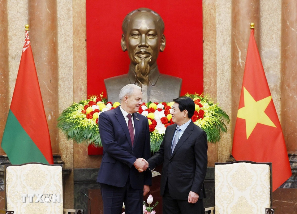 Chủ tịch nước Lương Cường tiếp Chủ tịch Hạ viện Cộng hòa Belarus Igor Sergeenko. (Ảnh: Lâm Khánh/TTXVN)