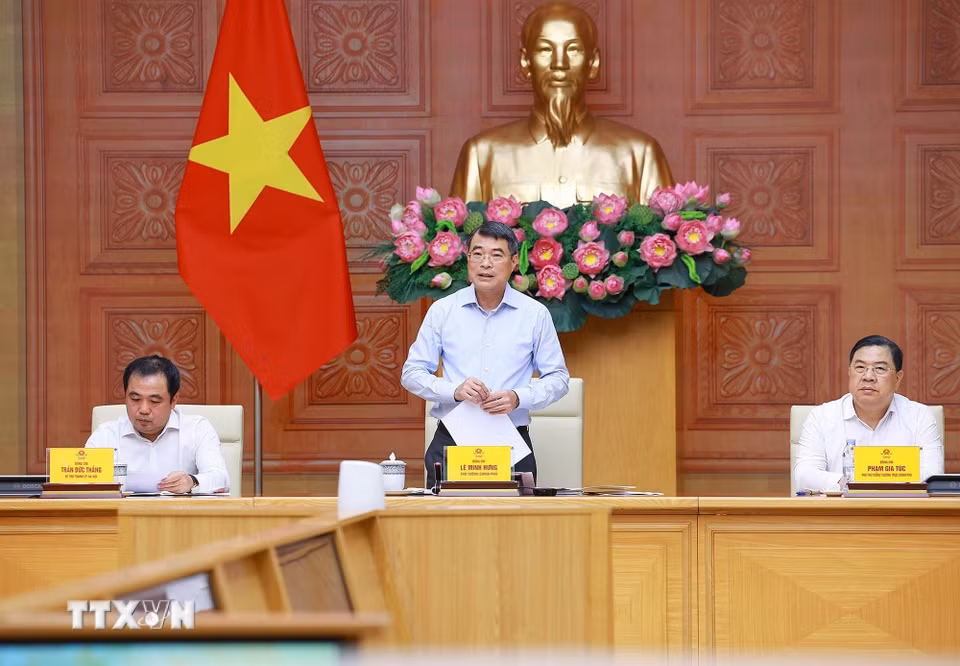 Thủ tướng Lê Minh Hưng chủ trì họp về nhà ở cho thuê trên địa bàn Thành phố Hà Nội. (Ảnh: Dương Giang/TTXVN)