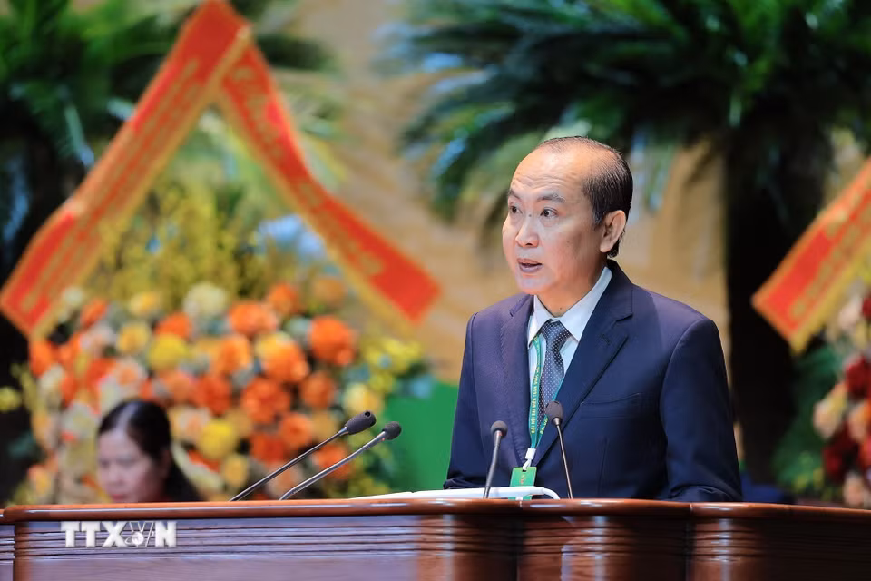 Đồng chí Phan Như Nguyện, Phó Chủ tịch Thường trực Ban Chấp hành Trung ương Hội Nông dân Việt Nam báo cáo tóm tắt kết quả thực hiện Nghị quyết. (Ảnh: Lê Đông/ TTXVN)