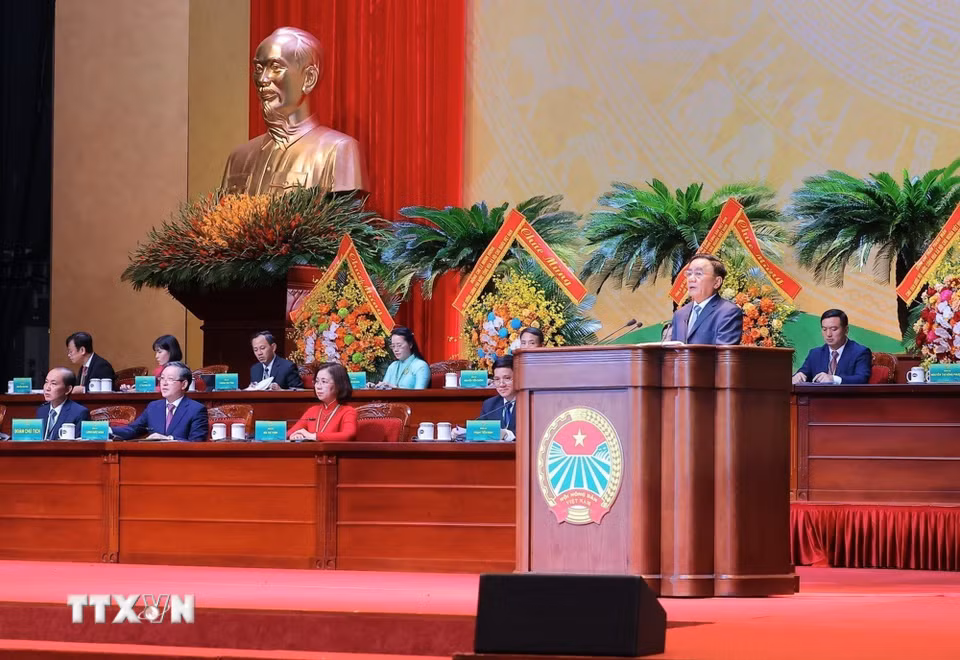 Đồng chí Trần Cẩm Tú, Ủy viên Bộ Chính trị, Thường trực Ban Bí thư phát biểu chỉ đạo tại Đại hội Hội Nông dân Việt Nam lần thứ IX. (Ảnh: Hoàng Hiếu/TTXVN)