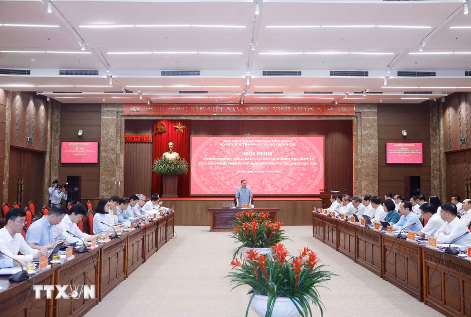 Hội nghị thông qua dự thảo Báo cáo kiểm tra, giám sát (đợt 2) đối với Ban Thường vụ Thành ủy Hà Nội. (Ảnh: Thống Nhất/TTXVN)