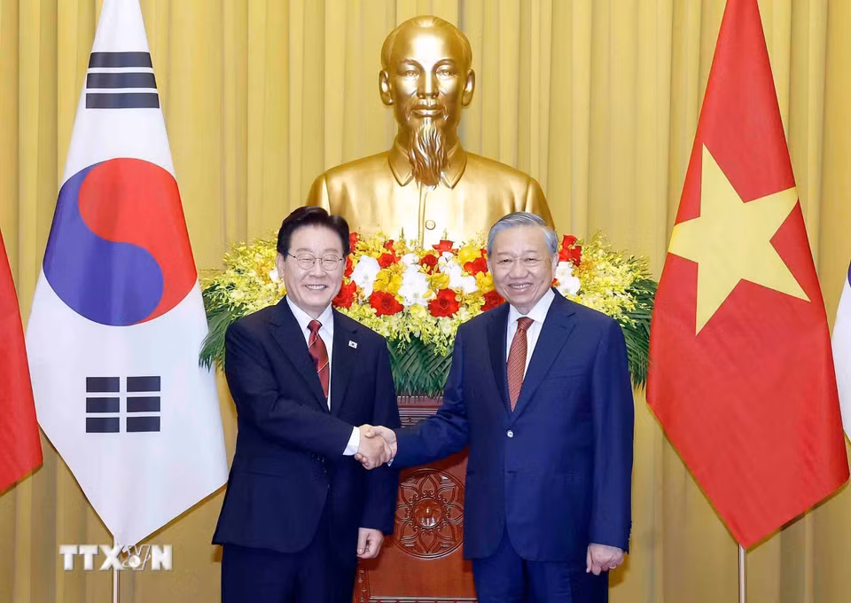 Bet8801234.com cá cược độc quyền, Chủ tịch nước Tô Lâm và Tổng thống Hàn Quốc Lee Jae Myung chụp ảnh chung. (Ảnh: Thống Nhất/TTXVN)