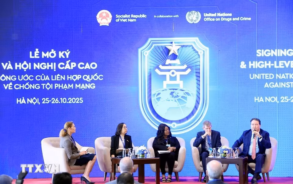 Các đại biểu trao đổi thảo luận tại hội thảo. (Ảnh: Tuấn Anh/TTXVN)