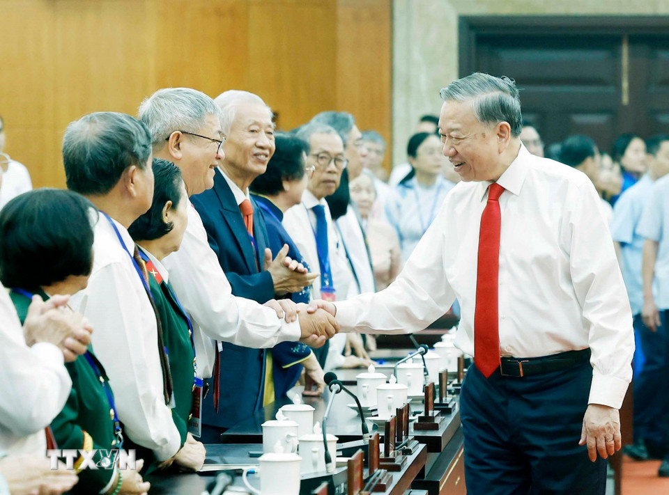 Tổng Bí thư Tô Lâm thăm, chúc Tết Đảng bộ, chính quyền và nhân dân Thành phố Hồ Chí Minh. (Ảnh: Thống Nhất/TTXVN)