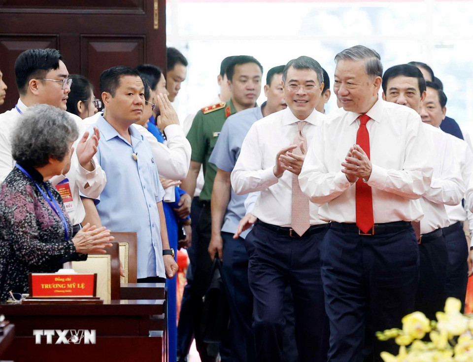 Tổng Bí thư Tô Lâm thăm, chúc Tết Đảng bộ, chính quyền và nhân dân Thành phố Hồ Chí Minh. (Ảnh: Thống Nhất/TTXVN)
