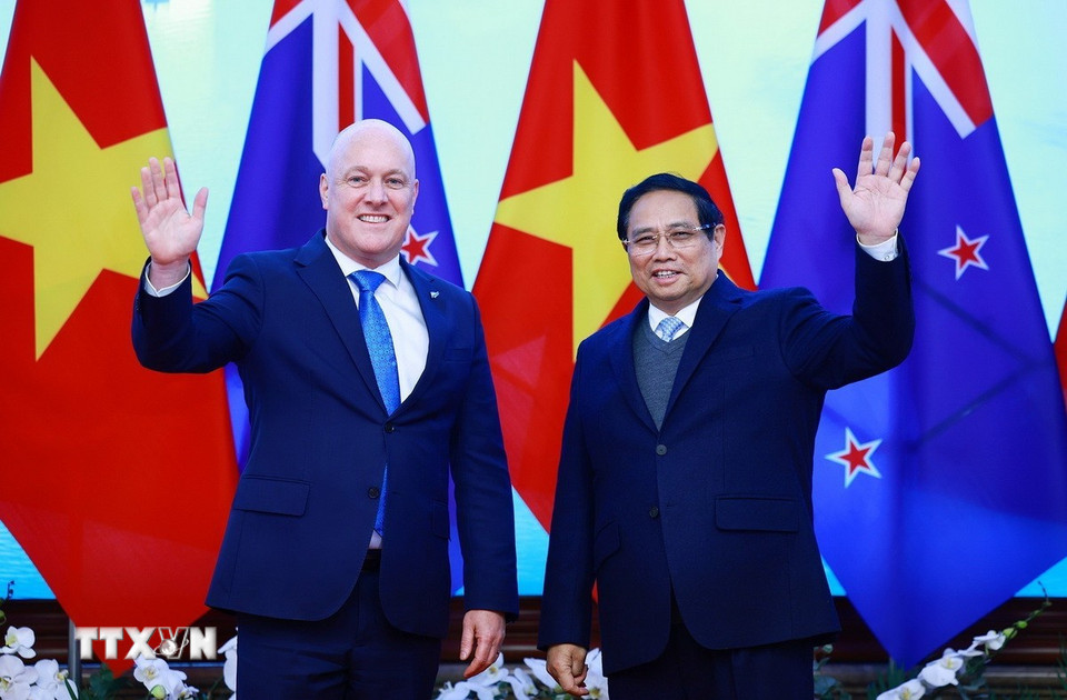 Thủ tướng Phạm Minh Chính và Thủ tướng New Zealand Christopher Luxon hội đàm. (Ảnh: Dương Giang/TTXVN)