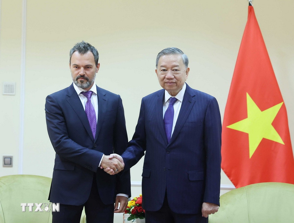 Tổng Bí thư Tô Lâm tiếp ông Yury Maksimov, đồng sáng lập Công ty Positive Technologies. (Ảnh: Thống Nhất/TTXVN)