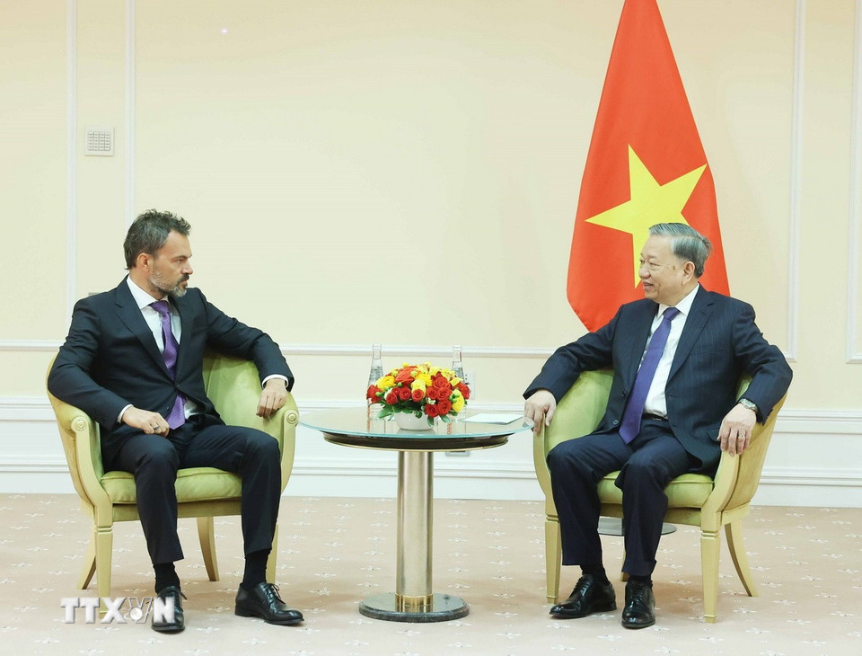 Tổng Bí thư Tô Lâm tiếp ông Yury Maksimov, đồng sáng lập Công ty Positive Technologies. (Ảnh: Thống Nhất/TTXVN)