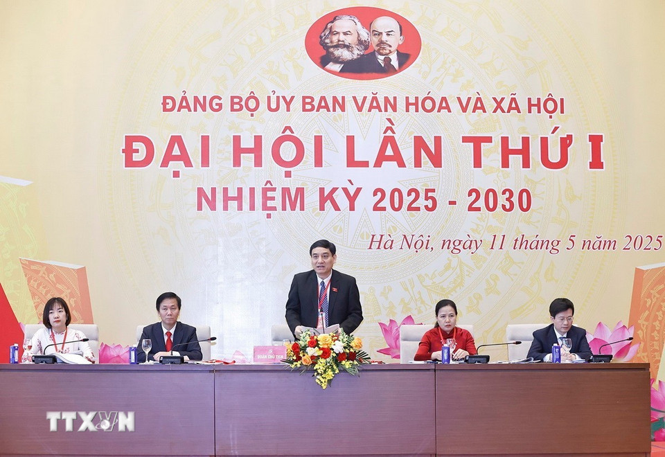 Chủ nhiệm Ủy ban Văn hóa và Xã hội của Quốc hội Nguyễn Đắc Vinh phát biểu. (Ảnh: Doãn Tấn/TTXVN)