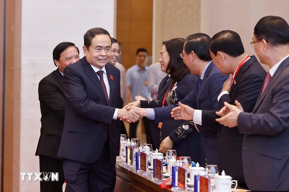 Chủ tịch Quốc hội Trần Thanh Mẫn với đại biểu. (Ảnh: Doãn Tấn/TTXVN)