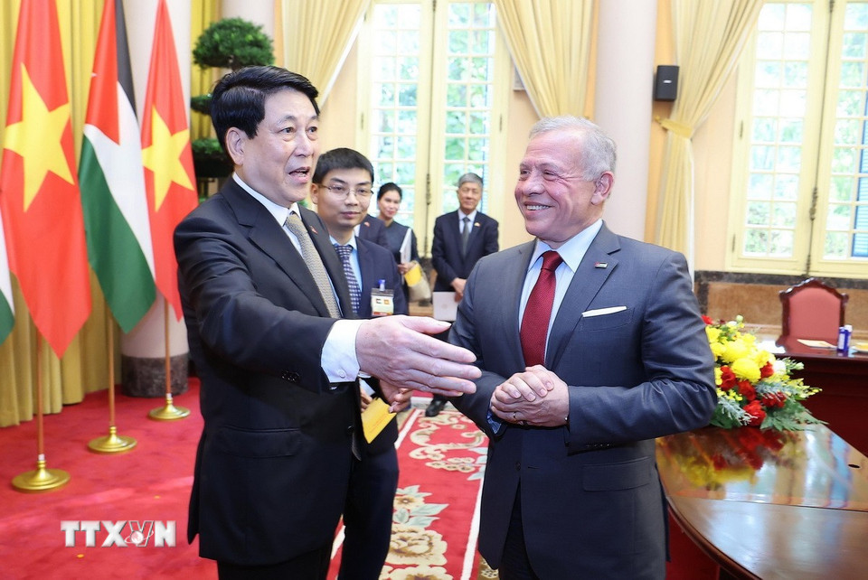Chủ tịch nước Lương Cường và Quốc vương Jordan Abdullah II Ibn Al Hussein sau hội đàm. (Ảnh: Lâm Khánh/TTXVN)