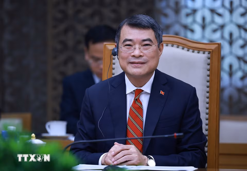 Thủ tướng Lê Minh Hưng phát biểu tại buổi tiếp ông Hà Vĩ, Đại sứ Trung Quốc tại Việt Nam. (Ảnh: Dương Giang/TTXVN)
