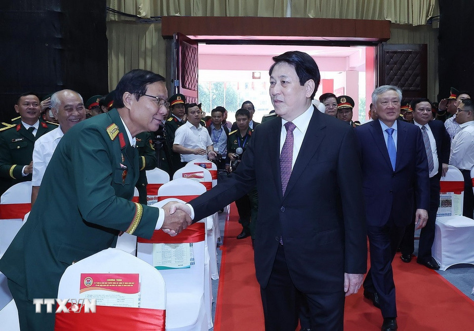 Chủ tịch nước Lương Cường với các đại biểu dự lễ kỷ niệm. (Ảnh: Lâm Khánh/TTXVN)
