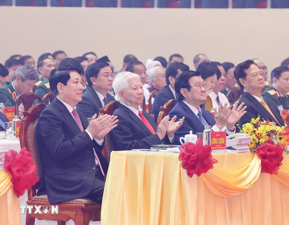 Chủ tịch nước Lương Cường và các đồng chí nguyên lãnh đạo Đảng, Nhà nước dự Lễ kỷ niệm. (Ảnh: Lâm Khánh/TTXVN)