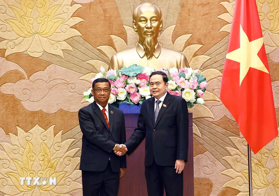 Chủ tịch Quốc hội Trần Thanh Mẫn tiếp Thượng tướng Suvon Luongbunmi, Phó Chủ tịch Quốc hội Lào. (Ảnh: Doãn Tấn/TTXVN)