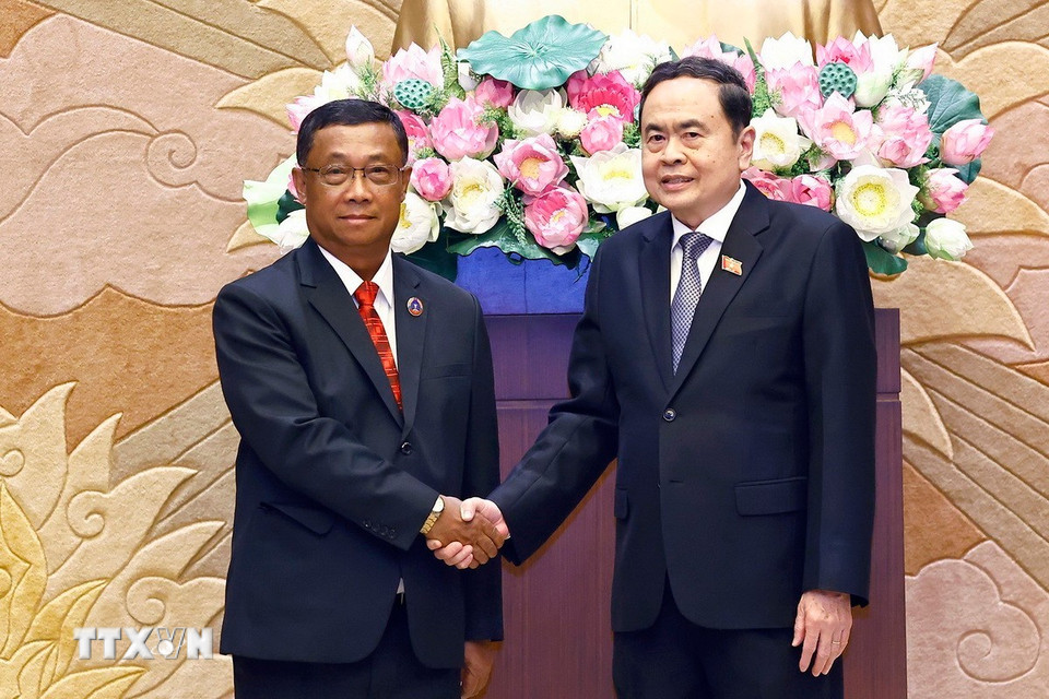 Chủ tịch Quốc hội Trần Thanh Mẫn tiếp Thượng tướng Suvon Luongbunmi, Phó Chủ tịch Quốc hội Lào. (Ảnh: Doãn Tấn/TTXVN)