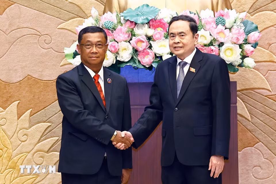 Chủ tịch Quốc hội Trần Thanh Mẫn tiếp Thượng tướng Suvon Luongbunmi, Phó Chủ tịch Quốc hội Lào. (Ảnh: Doãn Tấn/TTXVN)