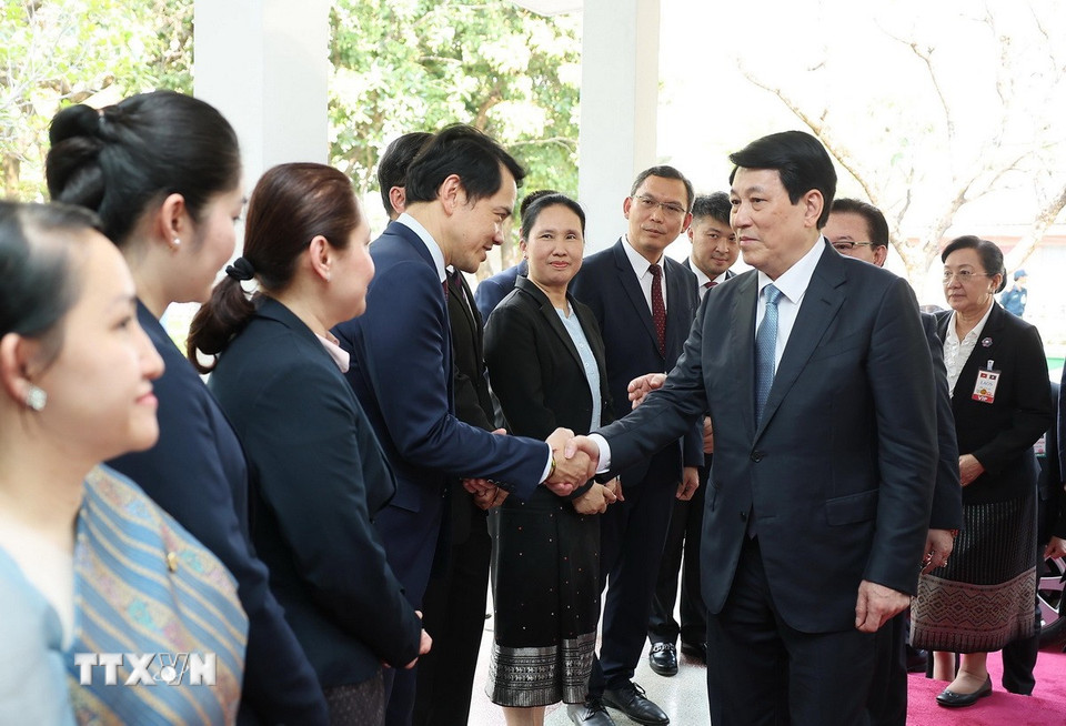 Chủ tịch nước Lương Cường đến thăm Nhà lưu niệm Chủ tịch Souphanouvong tại Thủ đô Vientiane. (Ảnh: Lâm Khánh/TTXVN)