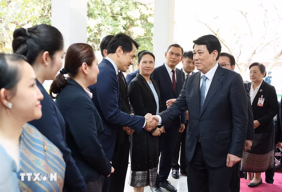 Chủ tịch nước Lương Cường đến thăm Nhà lưu niệm Chủ tịch Souphanouvong tại Thủ đô Vientiane. (Ảnh: Lâm Khánh/TTXVN)
