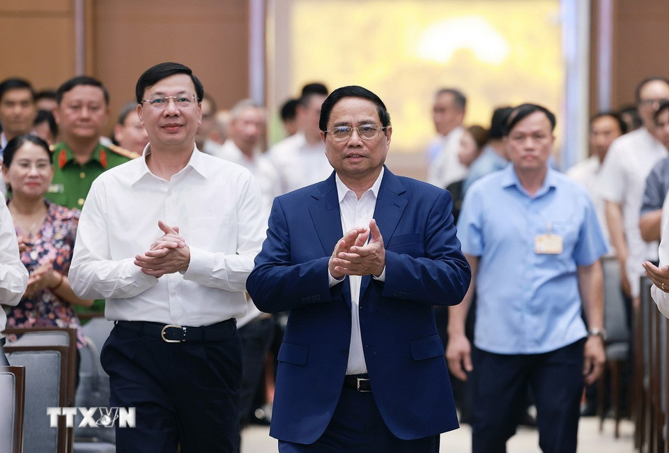 Thủ tướng Phạm Minh Chính đến dự Hội nghị toàn quốc sơ kết, đánh giá kết quả thực hiện việc tháo gỡ khó khăn, vướng mắc cho các dự án, đất đai. (Ảnh: Dương Giang/TTXVN)