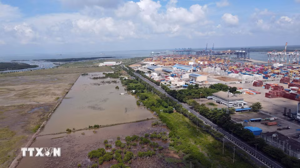 Hệ thống cảng hiện hữu trên sông Thị Vải-Cái Mép và một phần đất trống sau cảng quy hoạch làm Khu thương mại tự do Cái Mép Hạ. (Ảnh: Đoàn Mạnh Dương/TTXVN)