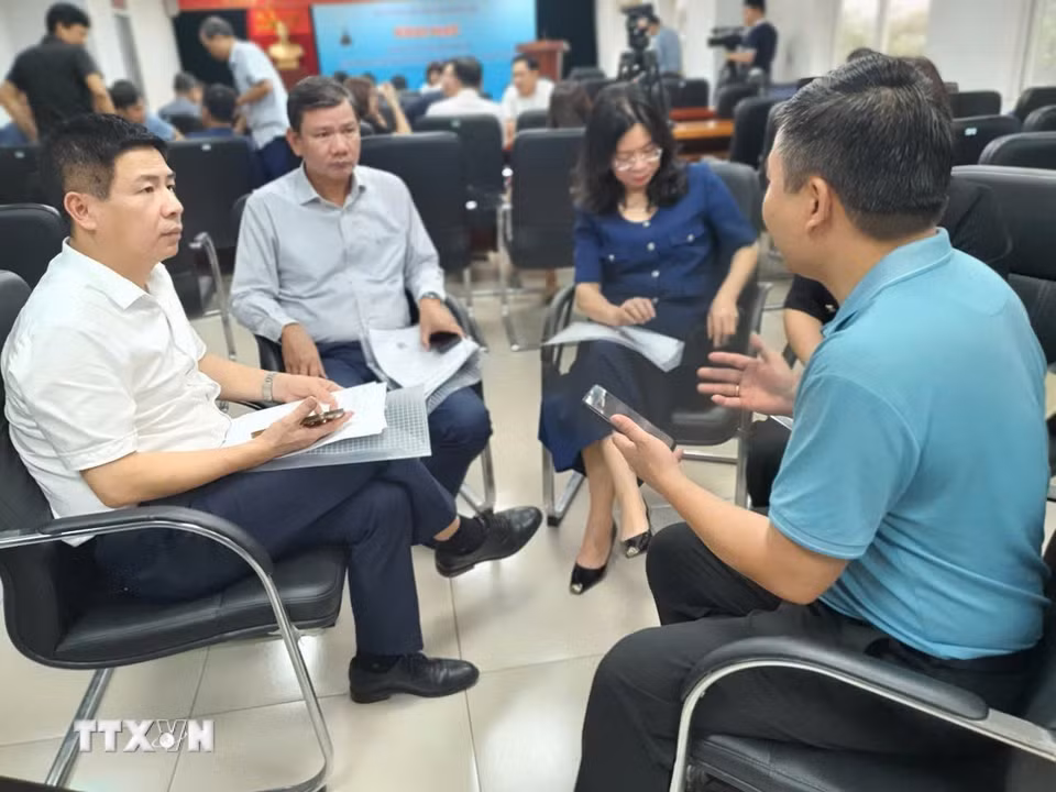 Hội đồng Giải tổ chức chia nhóm chấm sơ khảo Giải Báo chí Quốc gia lần thứ 20 – năm 2025. (Ảnh: Nguyễn Trọng Lịch/TTXVN)