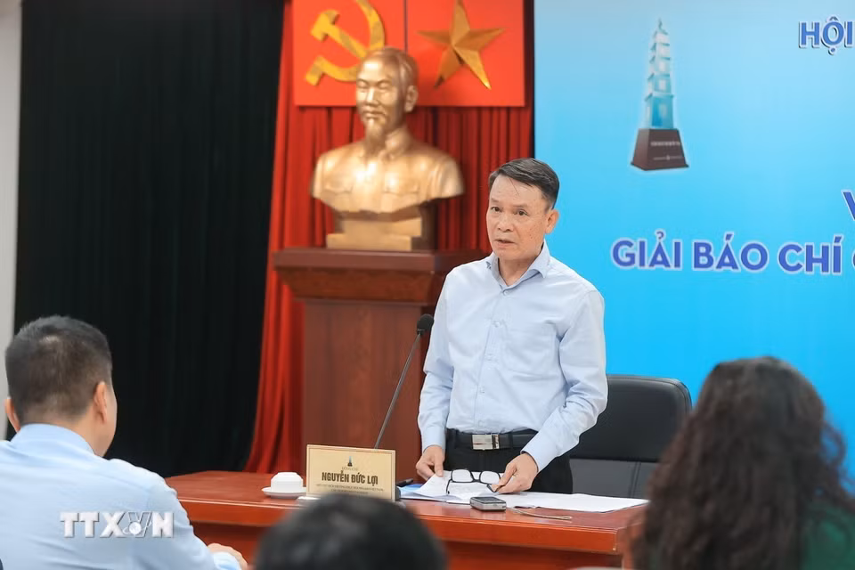 Phó Chủ tịch Thường trực Hội Nhà báo Việt Nam Nguyễn Đức Lợi, Chủ tịch Hội đồng sơ khảo phát biểu. (Ảnh: Minh Quyết/TTXVN)