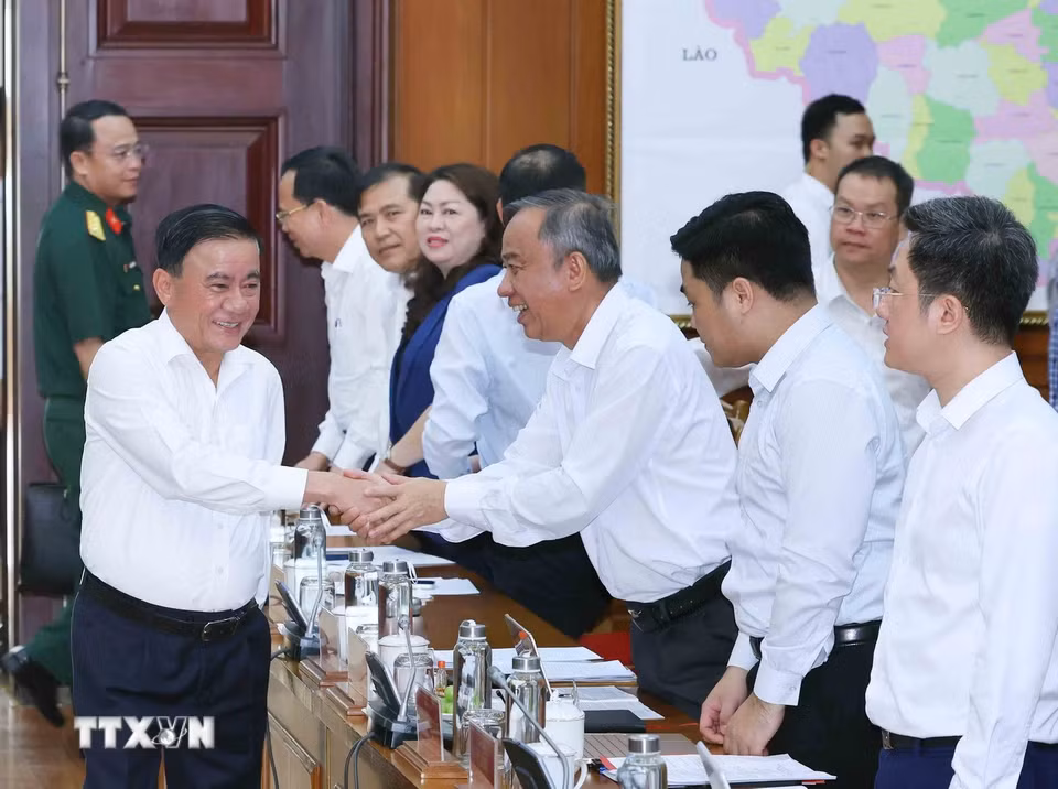Thường trực Ban Bí thư Trần Cẩm Tú chủ trì Thông báo kết luận của Bộ Chính trị, Ban Bí thư về kết quả giám sát đợt 1 và triển khai kế hoạch kiểm tra đợt 2 với Ban Thường vụ Thành uỷ Đà Nẵng. (Ảnh: Phương Hoa/TTXVN)