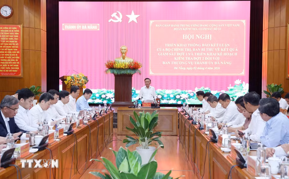 Thường trực Ban Bí thư Trần Cẩm Tú chủ trì Thông báo kết luận của Bộ Chính trị, Ban Bí thư về kết quả giám sát đợt 1 và triển khai kế hoạch kiểm tra đợt 2 với Ban Thường vụ Thành uỷ Đà Nẵng. (Ảnh: Phương Hoa/TTXVN)