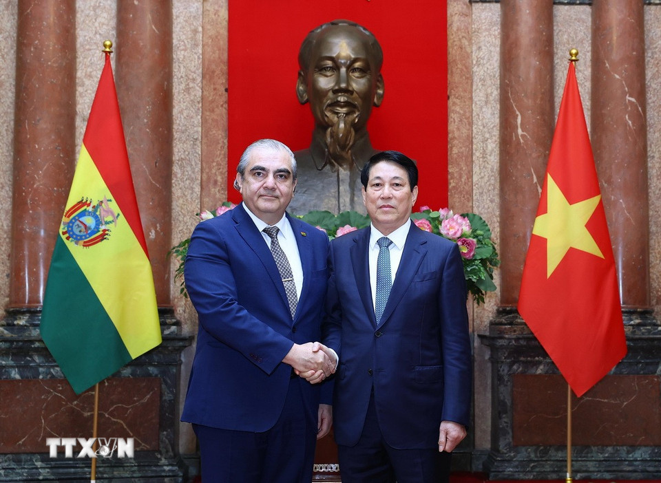 Chủ tịch nước Lương Cường với Đại sứ Bolivia tại Việt Nam Hugo Jose Siles Nunez de Prado đến trình Quốc thư. (Ảnh: Lâm Khánh/TTXVN)