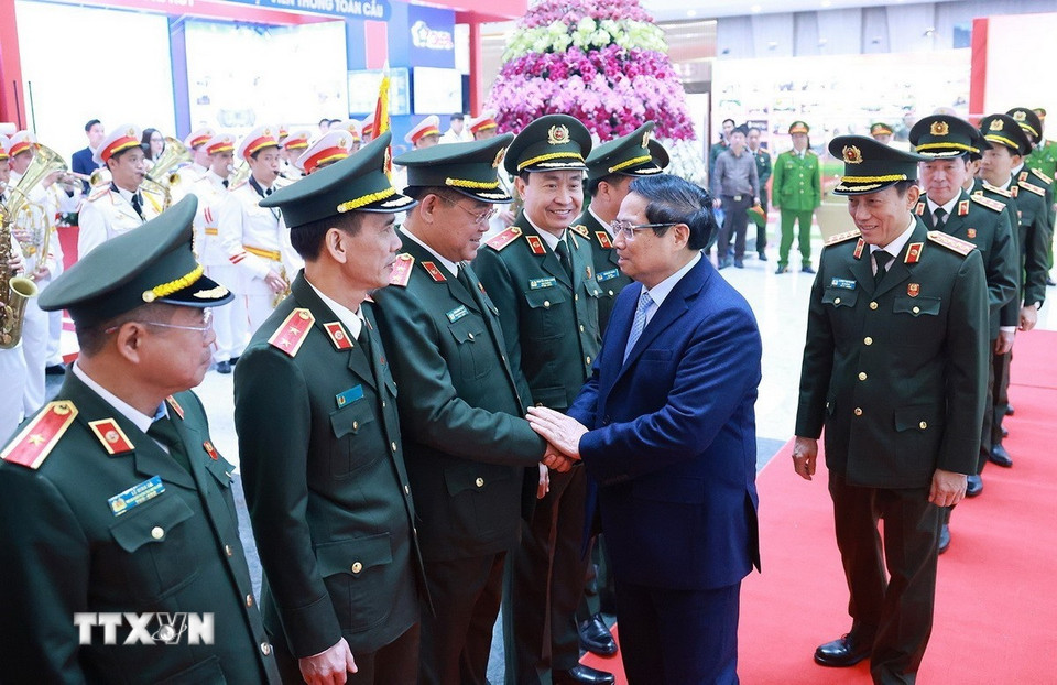 Thủ tướng Phạm Minh Chính với các đại biểu lãnh đạo Bộ Công an dự Hội nghị Công an toàn quốc lần thứ 80. (Ảnh: Dương Giang/TTXVN)