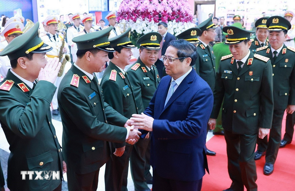 Thủ tướng Phạm Minh Chính với các đại biểu lãnh đạo Bộ Công an dự Hội nghị Công an toàn quốc lần thứ 80. (Ảnh: Dương Giang/TTXVN)