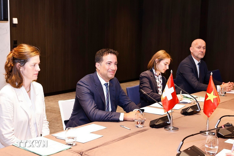 Chủ tịch Thượng viện Thụy Sĩ Andrea Caroni phát biểu. (Ảnh: Doãn Tấn/TTXVN)