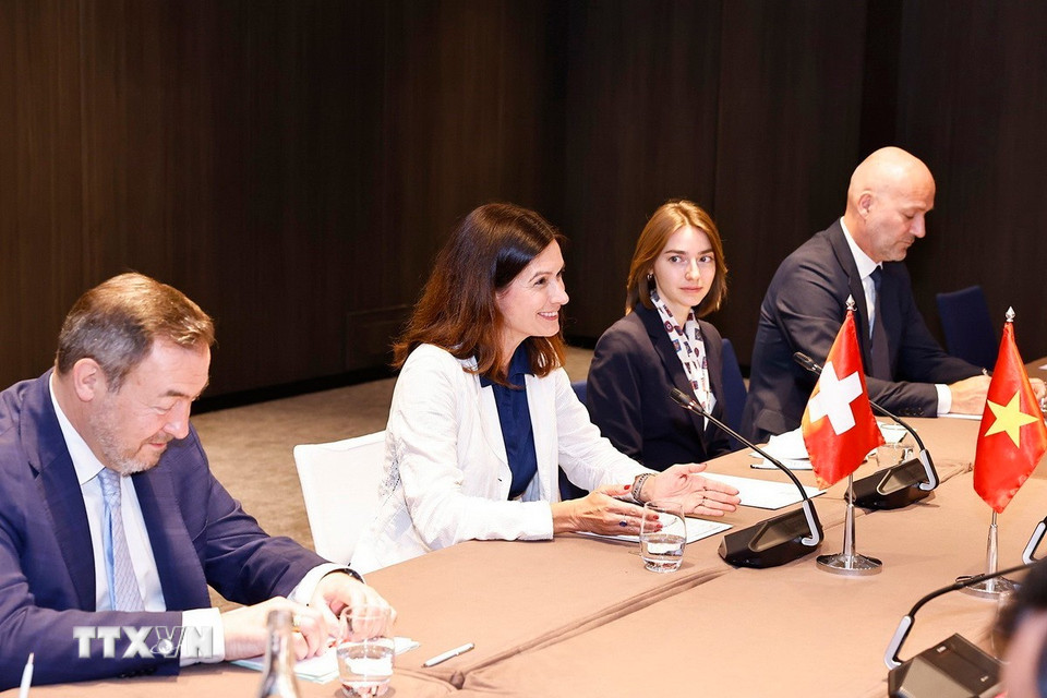 Chủ tịch Hạ viện Thụy Sĩ Maja Riniker phát biểu. (Ảnh: Doãn Tấn/TTXVN)