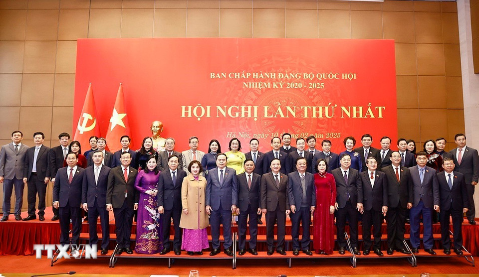 Bí thư Đảng ủy, Chủ tịch Quốc hội Trần Thanh Mẫn, Thường trực Ban Bí thư Trần Cẩm Tú với đại biểu dự hội nghị. (Ảnh: Doãn Tấn/TTXVN)