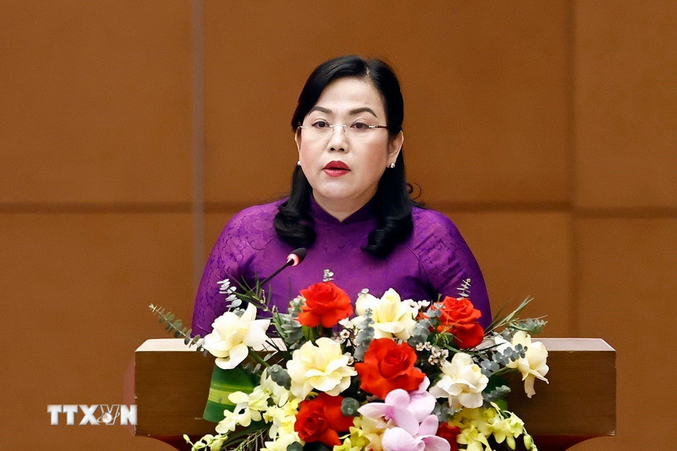 Đồng chí Nguyễn Thanh Hải, Ủy viên Trung ương Đảng, Ủy viên Ban Thường vụ Đảng ủy Quốc hội, Trưởng ban Công tác đại biểu, Phó trưởng Ban Tổ chức Trung ương công bố các quyết định của Bộ Chính trị. (Ảnh: Doãn Tấn/TTXVN)