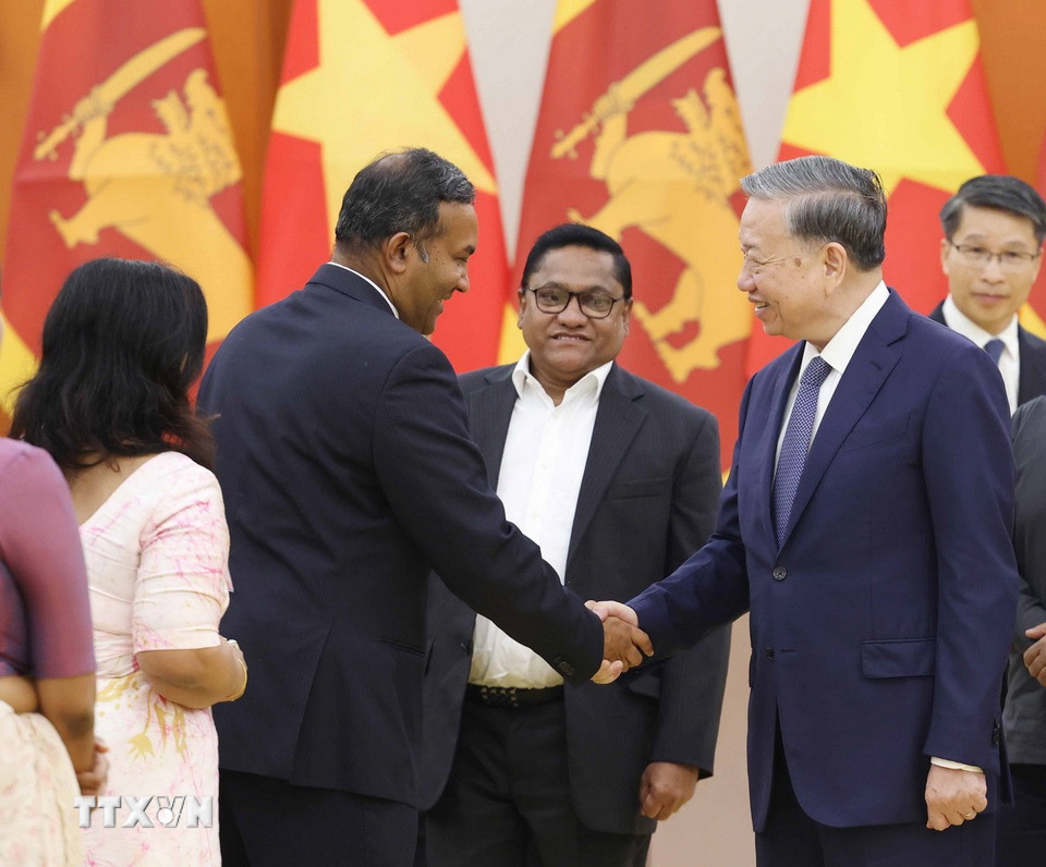 Tổng Bí thư Tô Lâm với các đại biểu thành viên đoàn cấp cao Sri Lanka tại buổi tiếp. (Ảnh: Thống Nhất/TTXVN)