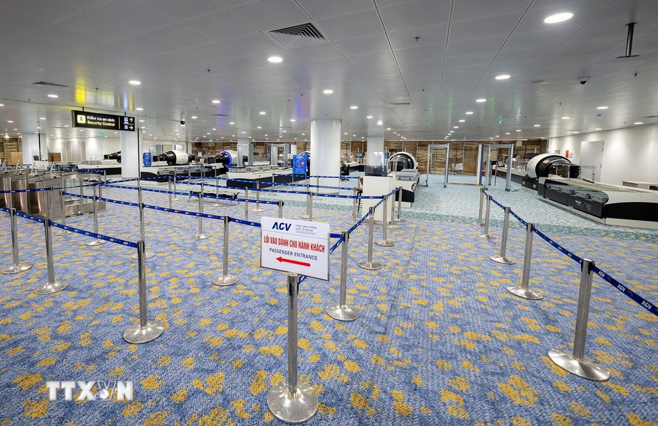Không gian bên trong khu làm thủ tục an ninh được trải thảm sạch đẹp, sang trọng, hiện đại. (Ảnh: Quốc Khánh/TTXVN)